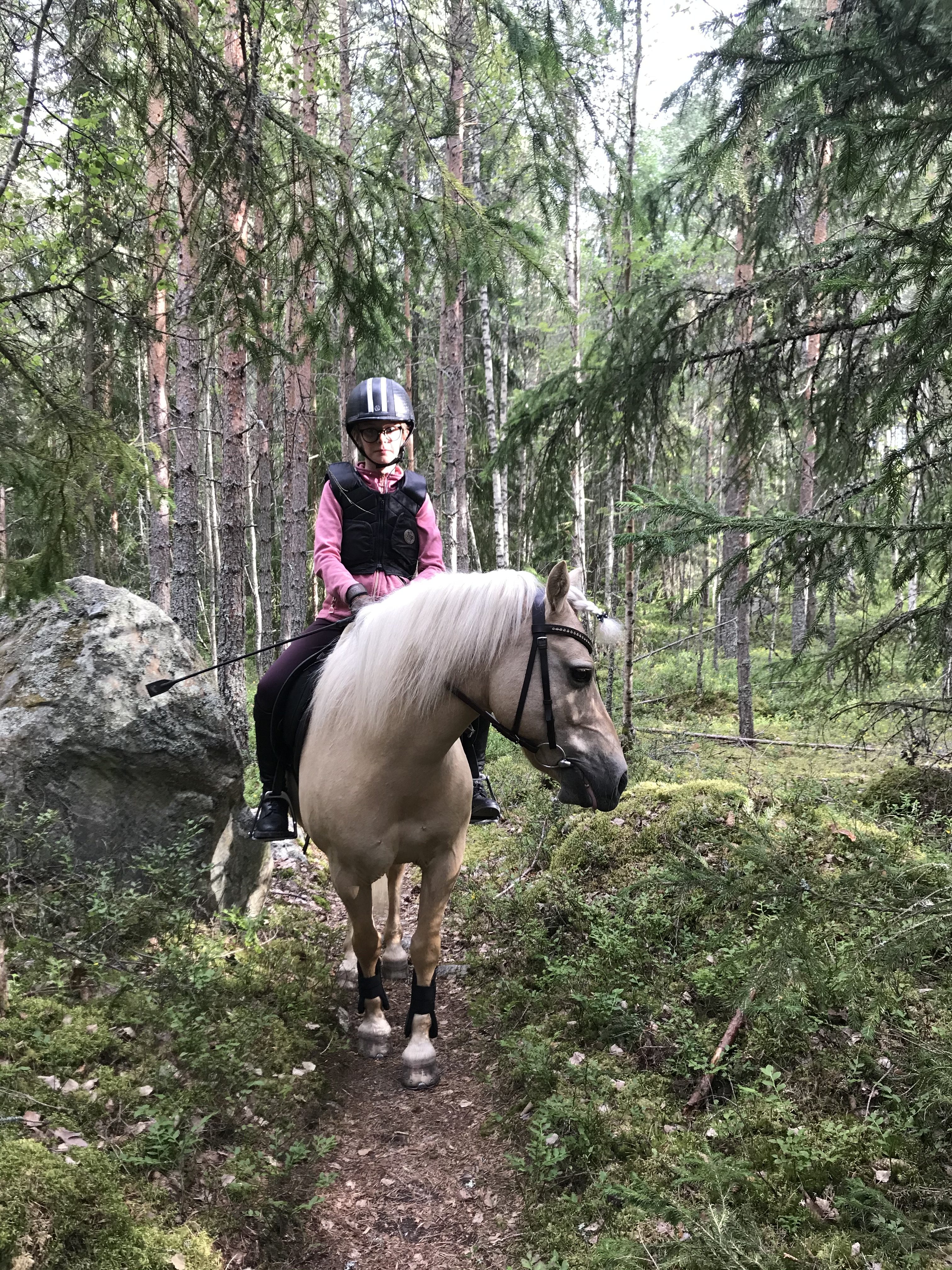 Budkavleritten 2020 - Alice tillsammans med Knytte’s Toblerone