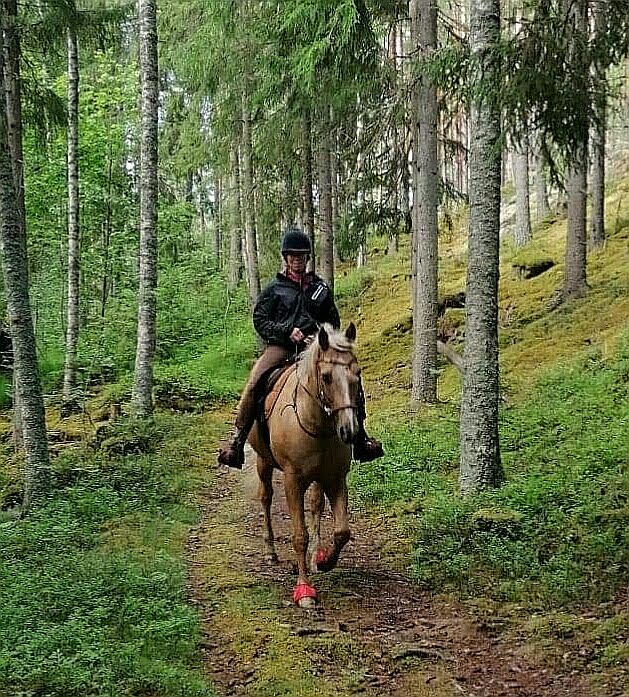 Budkavleritten 2020 - Åsa tillsammans med Flower Boy